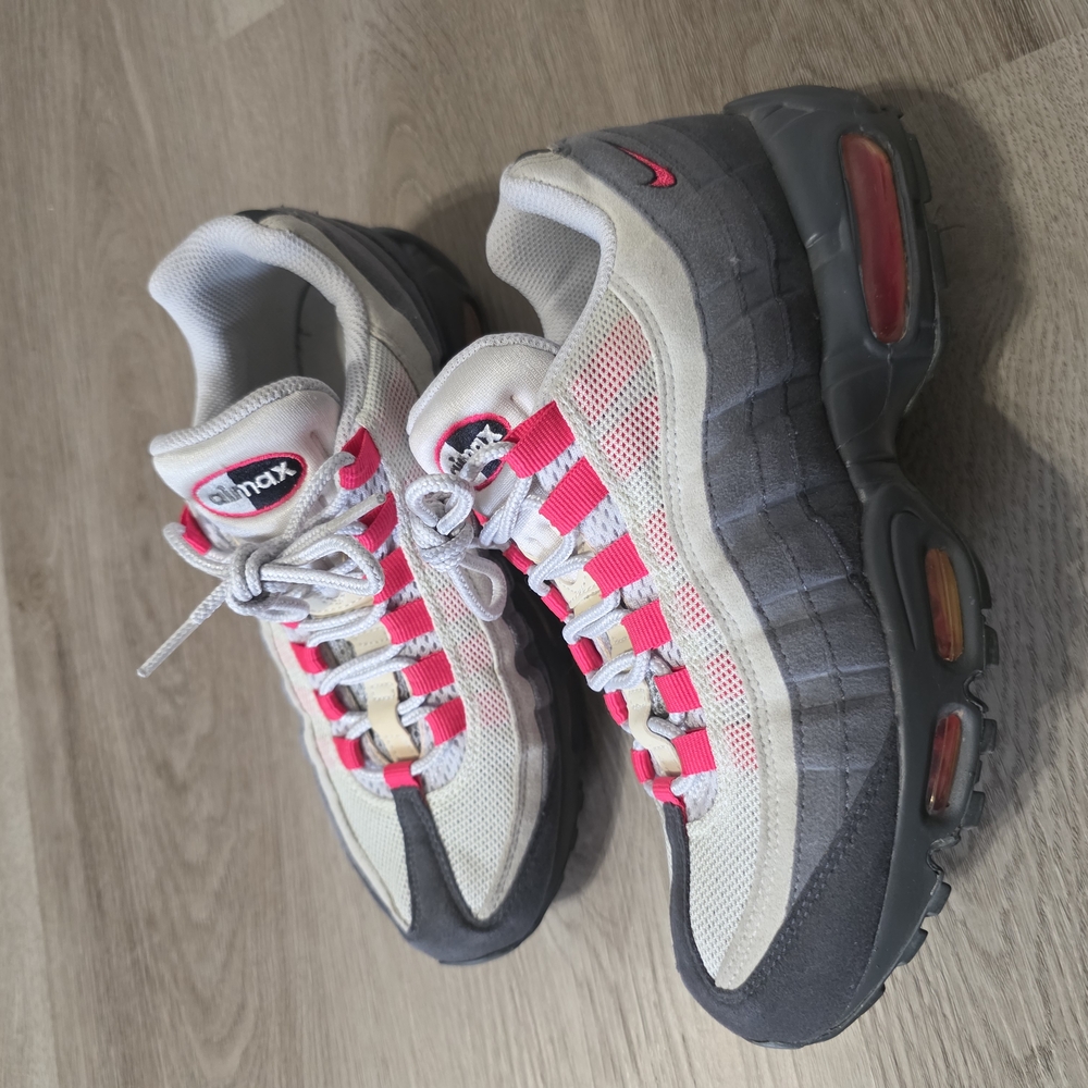 🚫SOLD🚫Nike Air Max 95 Sneakers - Gray and Pink